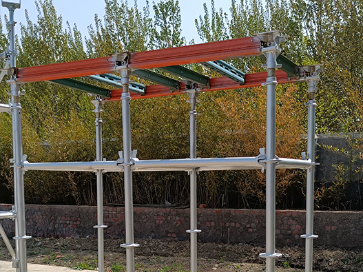 What are the characteristics of rosette ringlock scaffolding
